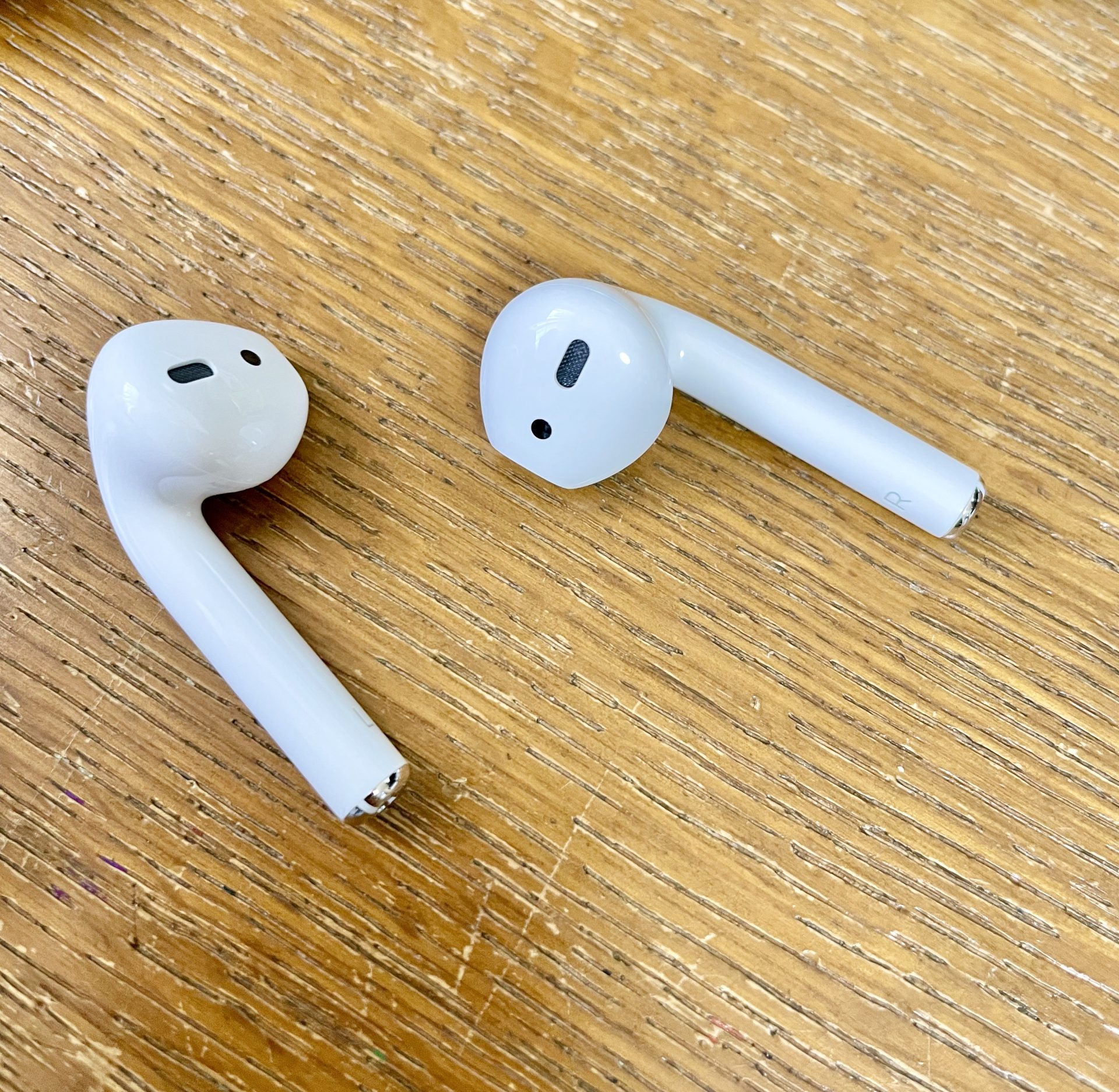 AirPods 第2世代-connectedremag.com